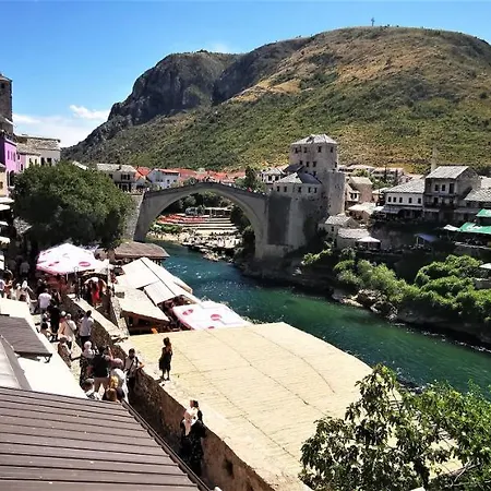 Leon Μόσταρ
