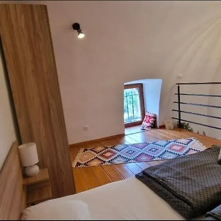 Leon * Mostar